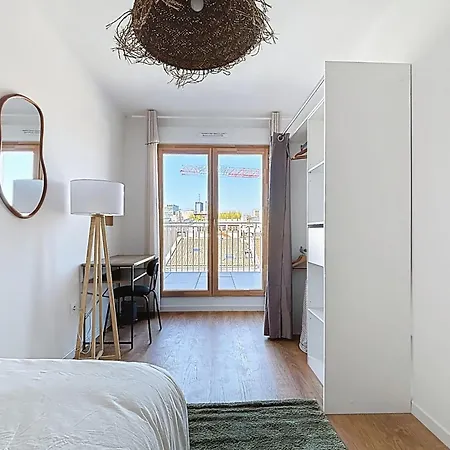 Large Modern With Rooftop *