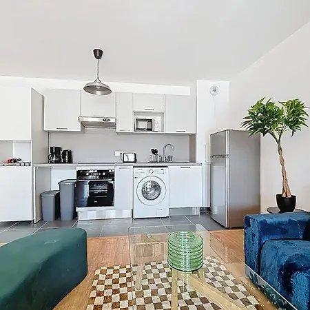Large Modern With Rooftop