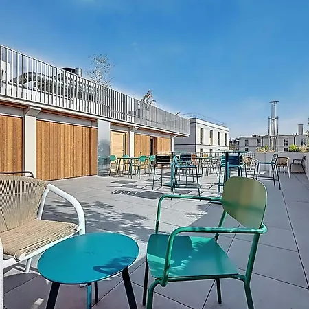 Large Modern With Rooftop *