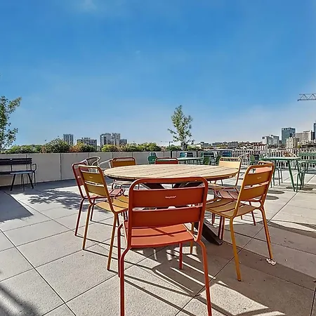 Large Modern With Rooftop *
